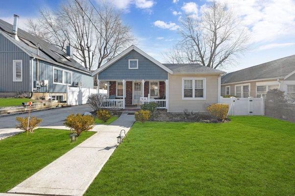 Backyard, Exterior, Facade, Ranch