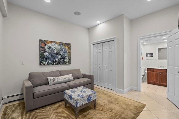 Bathroom, Interior, Living room, Recessed Lighting