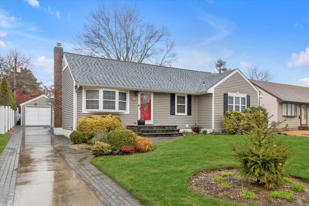 Exterior, Facade, Cape Cod