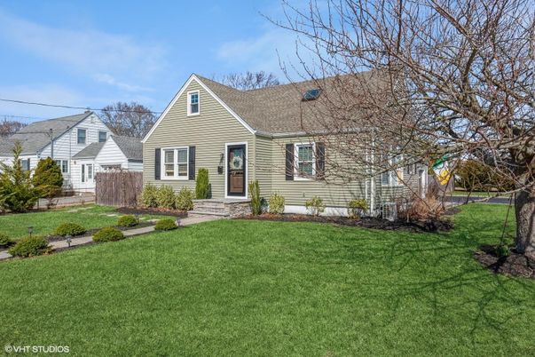 Backyard, Exterior, Facade, Cape Cod