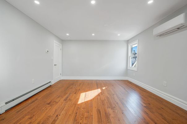 Empty room, Interior, Recessed Lighting, Wood Texture Flooring