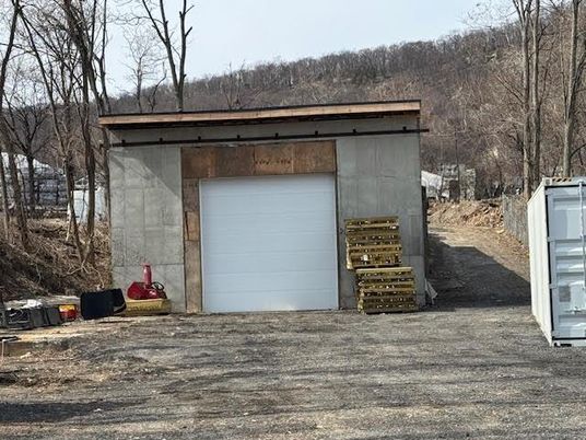 Detached Garage, Exterior