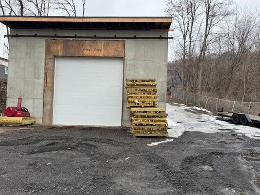 Detached Garage, Exterior