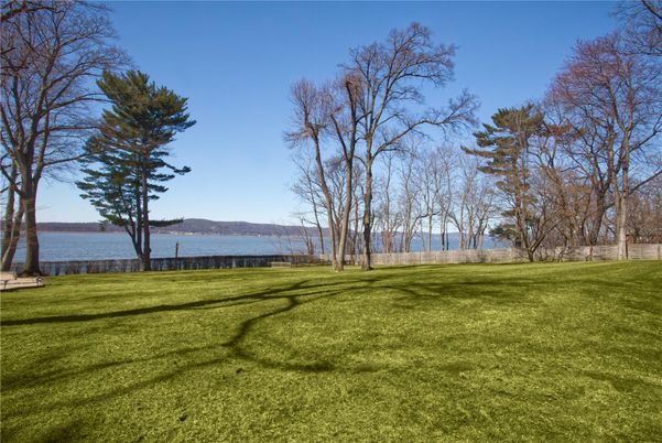 Exterior, Lake