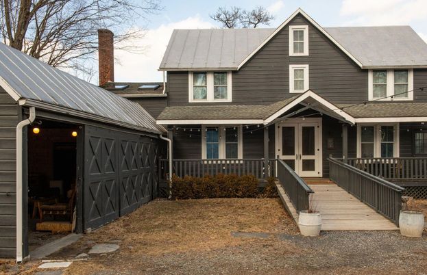 Attached, Exterior, Facade, American Craftsman