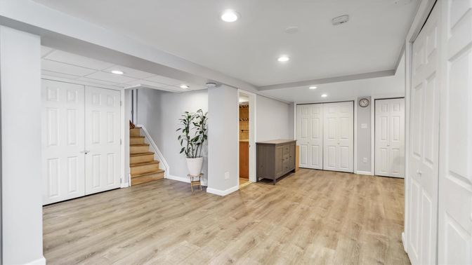 Interior, Recessed Lighting, Wood Texture Flooring