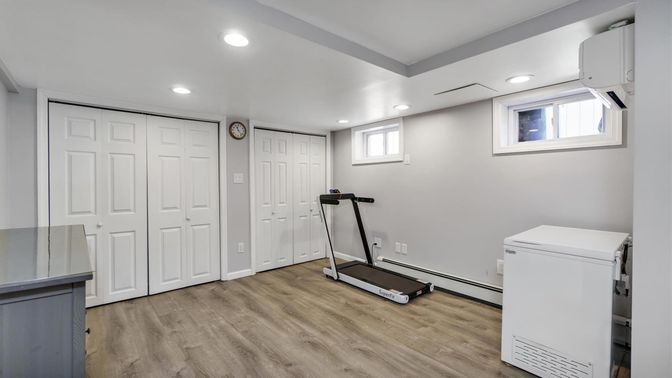 Fitness Equipment, Interior, Recessed Lighting, Wood Texture Flooring