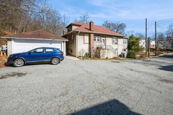 Detached Garage, Exterior