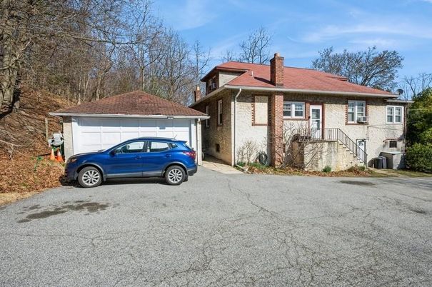 Detached Garage, Exterior