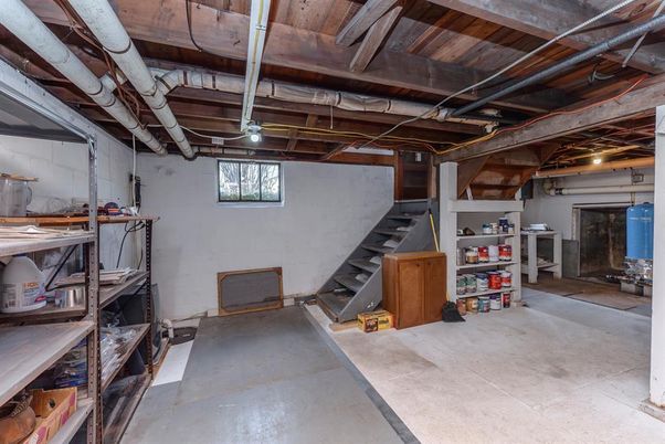 Garage, Interior, Wooden Beams