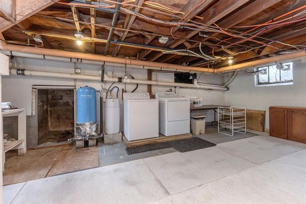 Interior, Washer, Wooden Beams