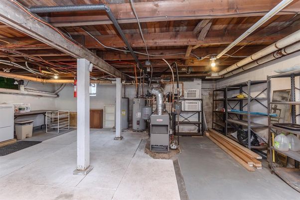 Interior, Washer, Wooden Beams
