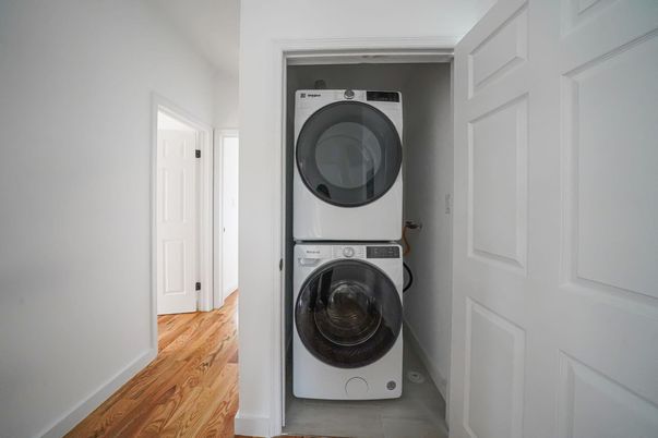 Interior, Utility Closets, Washer, Wood Texture Flooring