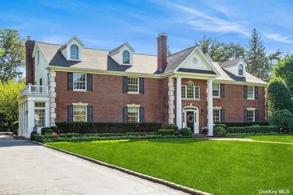 Exterior, Facade, Brick Facade, Georgian