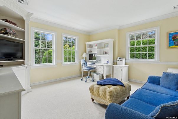 Home Office, Interior