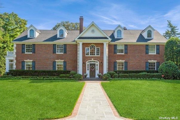 Exterior, Facade, Brick Facade, Georgian