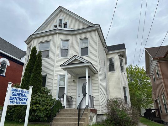 Exterior, Facade, Queen Anne Victorian