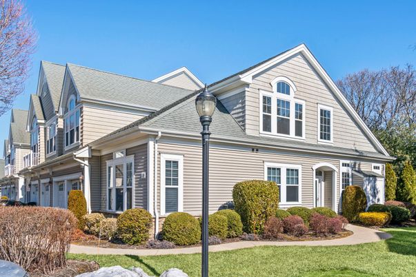 Exterior, Facade, Farmhouse