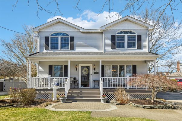 Exterior, Facade, Queen Anne Victorian