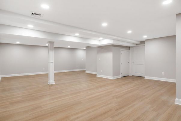 Empty room, Interior, Recessed Lighting, Wood Texture Flooring