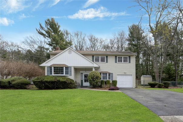 Attached, Exterior, Facade, Raised Ranch