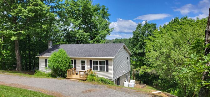Exterior, Facade, Cape Cod