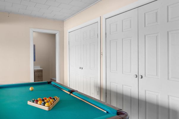 Billiard Table, Game Room, Interior