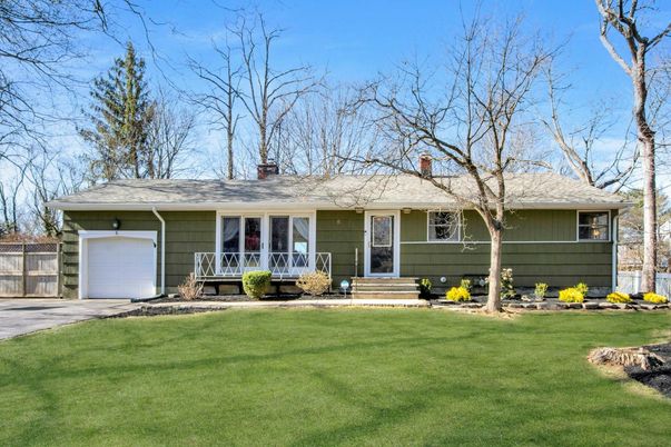Attached, Exterior, Facade, Ranch