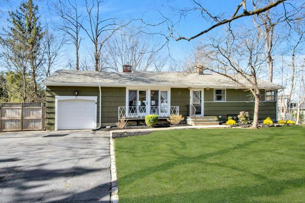 Attached, Exterior, Facade, Ranch