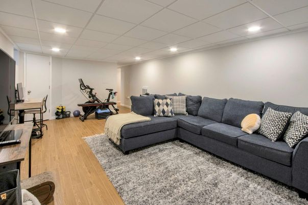 Fitness Equipment, Interior, Living room, Recessed Lighting, Wood Texture Flooring