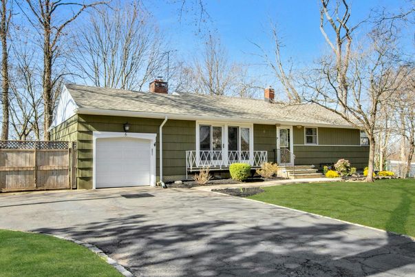 Attached, Exterior, Facade, Cape Cod