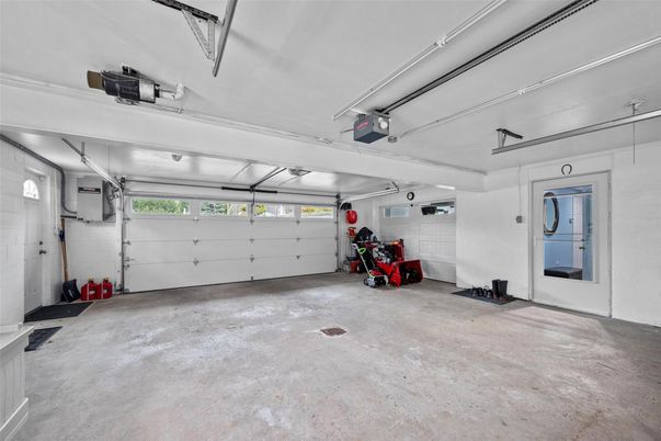Garage, Interior