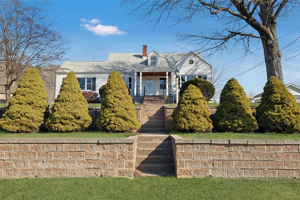 Exterior, Facade, Cape Cod