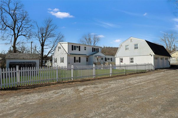 Backyard, Exterior, Facade, Farmhouse