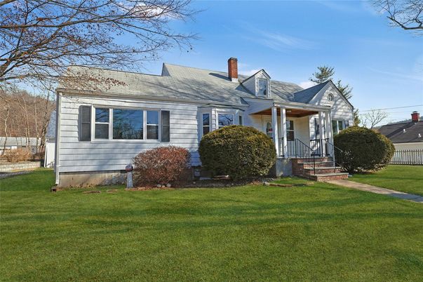 Exterior, Facade, Cape Cod