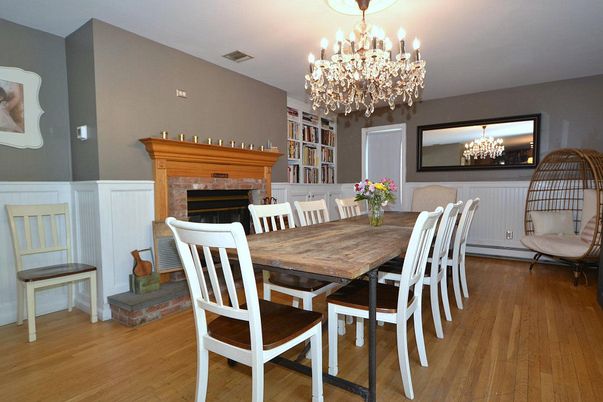 Chandelier, Dining room, Fireplace, Interior, Wood Texture Flooring