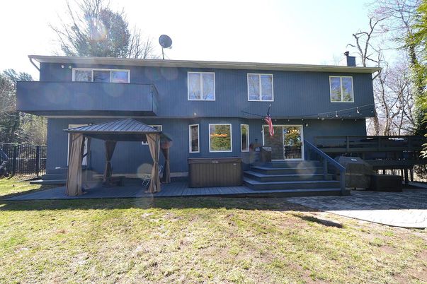 Backyard, Exterior, Facade, Raised Ranch
