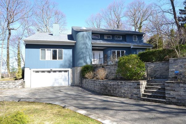 Attached, Exterior, Facade, Raised Ranch