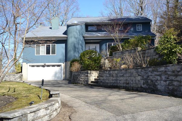 Attached, Exterior, Facade, Raised Ranch