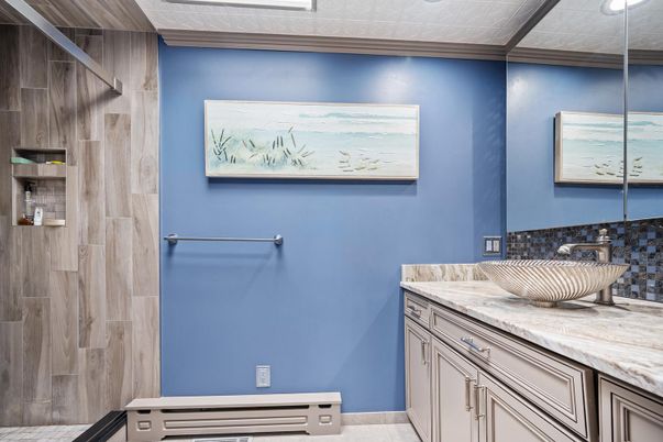 Bathroom, Interior, Recessed Lighting