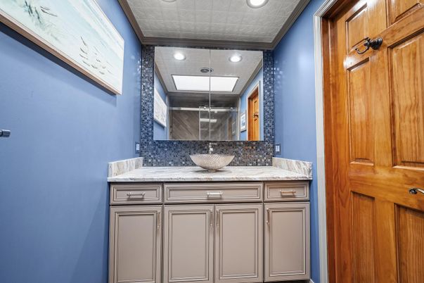 Bathroom, Interior, Recessed Lighting