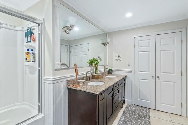 Bathroom, Dual Sink Vanities, Interior, Recessed Lighting