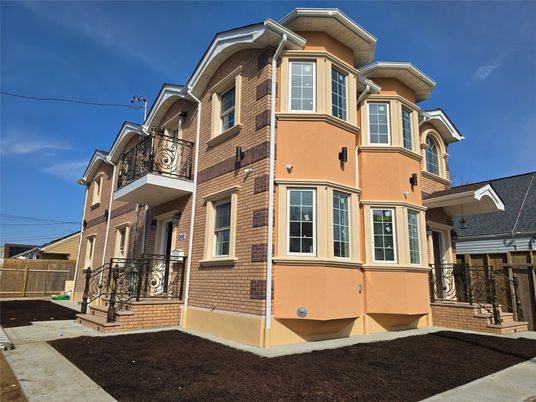Exterior, Facade, Brick Facade, Queen Anne Victorian