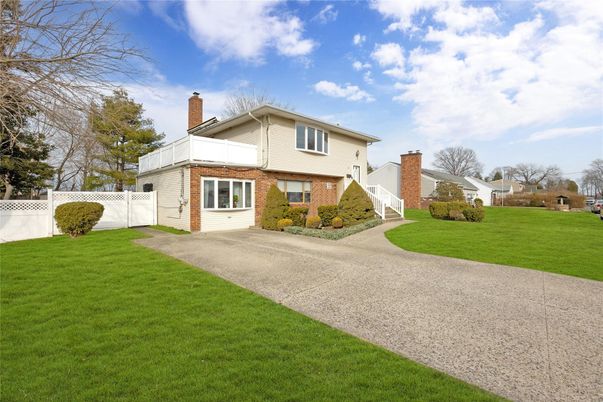 Backyard, Exterior, Facade, Brick Facade, Split Level