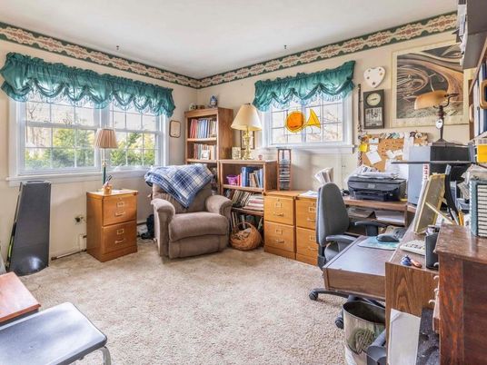 Home Office, Interior