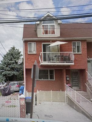 Exterior, Facade, Brick Facade, Rowhouse