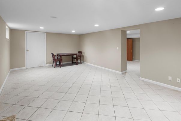 Dining room, Interior, Recessed Lighting