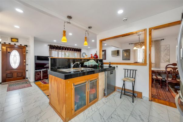 Dining room, Interior, Kitchen, Marble, Pendant Lights, Recessed Lighting