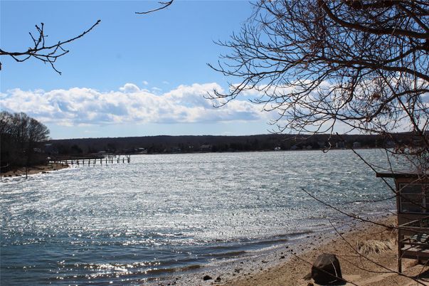 Exterior, Lake