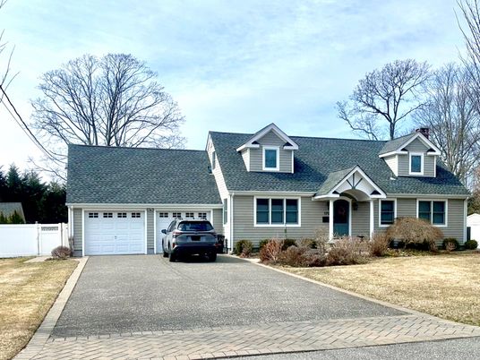Attached, Exterior, Facade, Cape Cod